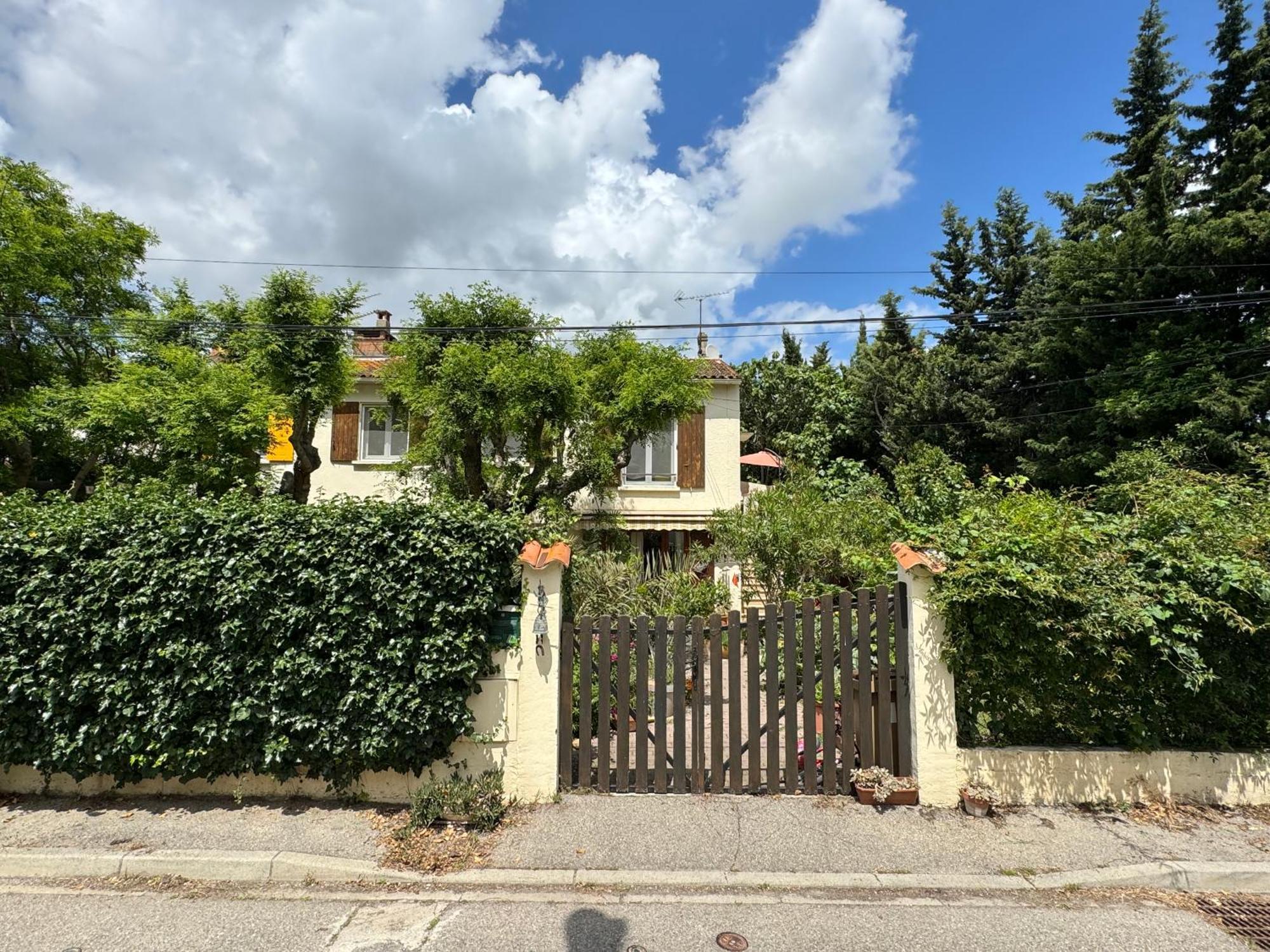 En Ville Avec Un Air De Campagne Arles Exteriér fotografie